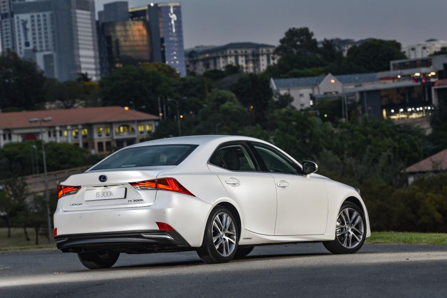  Lexus IS300h (XE30) 2018 года  (ZA) (фото 7 из 16)
